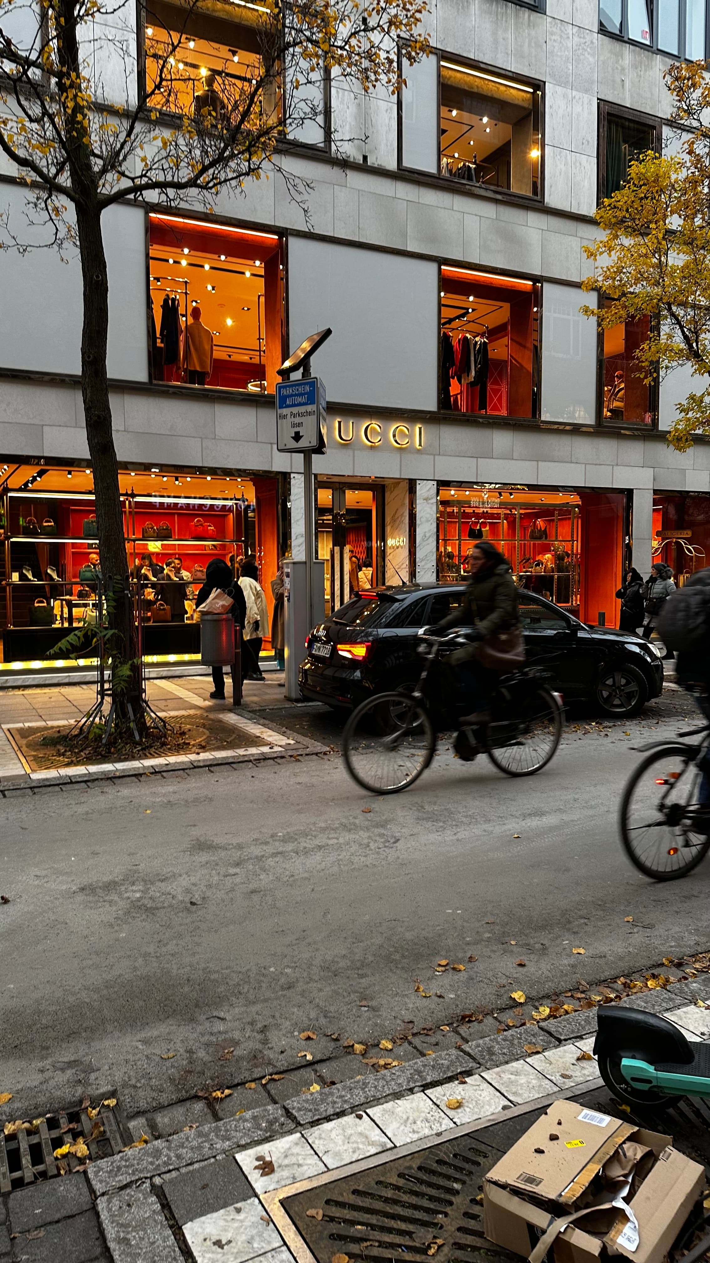 Firas GHRIBI is taking a picture of the storefront of the Gucci Store in Frankfurt